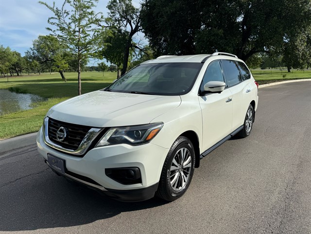 2017 Nissan Pathfinder SL 2WD's photo