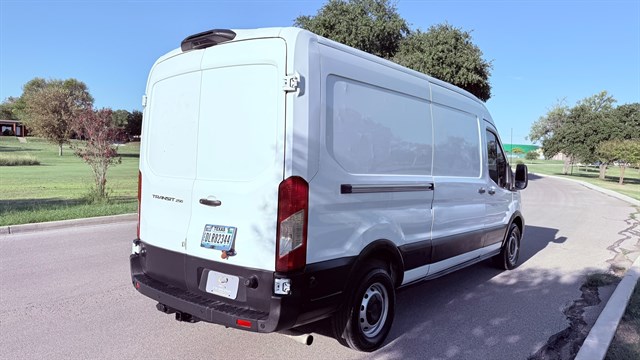 Ford Transit photo 22