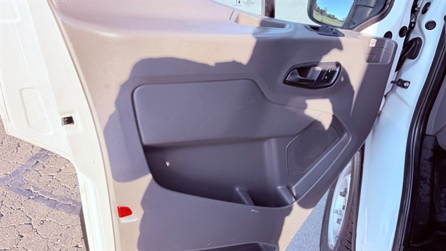 Ford Transit photo 16