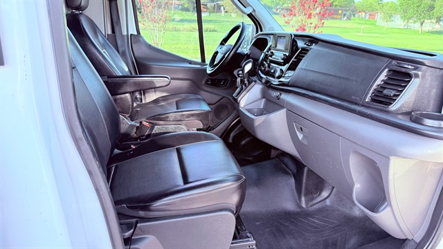 Ford Transit photo 17