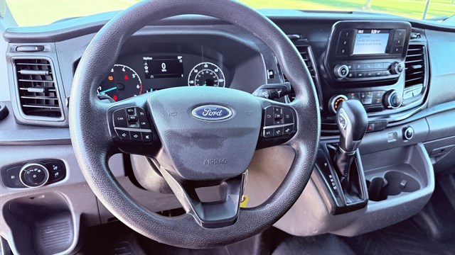 Ford Transit photo 3