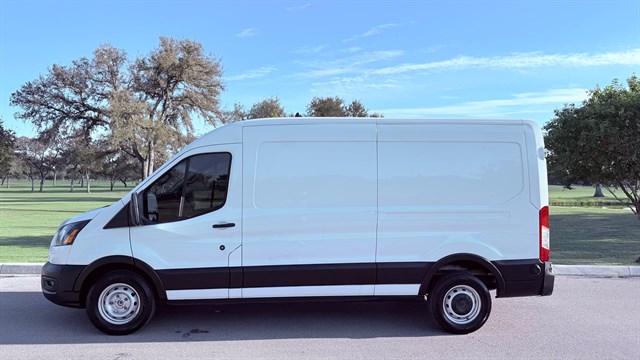 Ford Transit photo 9