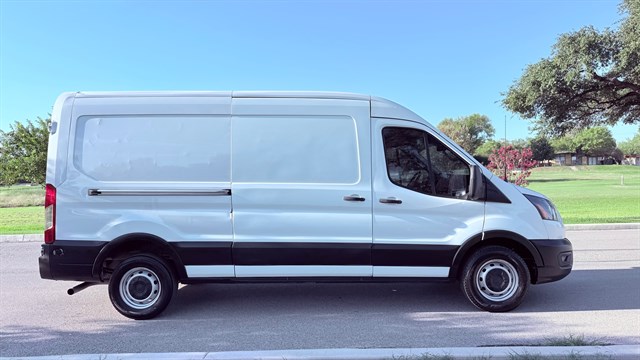Ford Transit photo 5