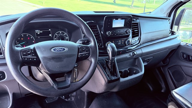 Ford Transit photo 2