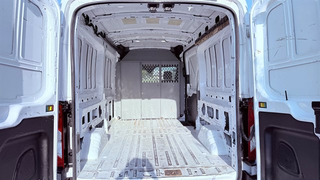Ford Transit photo 10