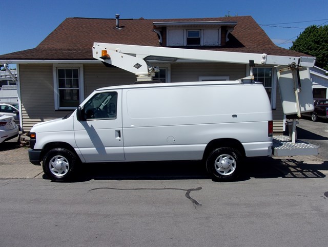 2014 Ford E-Series E-350 Super Duty's photo