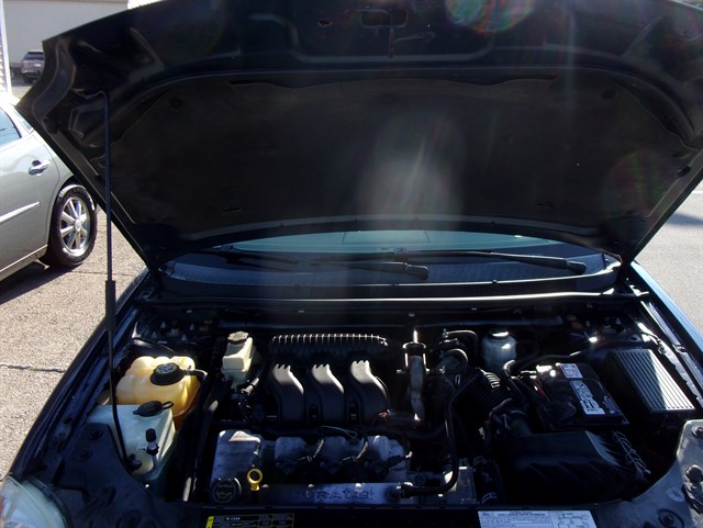 2005 Ford Five Hundred SEL - Photo 23
