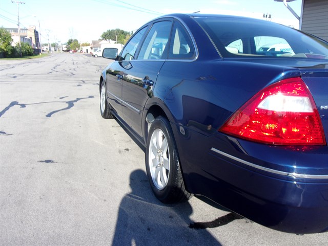 2005 Ford Five Hundred SEL - Photo 10