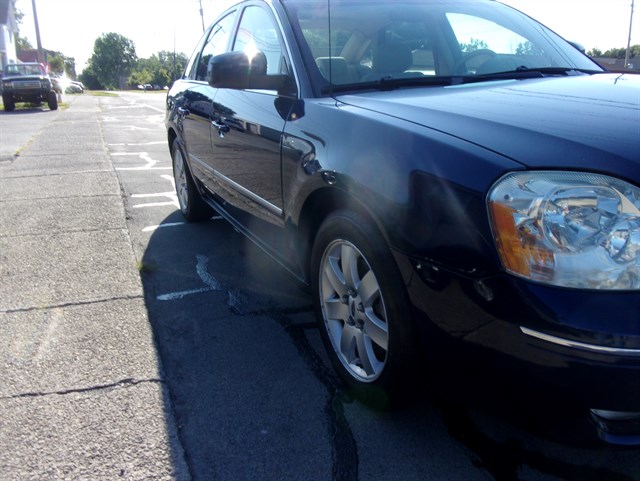 2005 Ford Five Hundred SEL - Photo 21