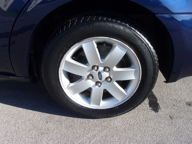 2005 Ford Five Hundred SEL - Photo 24