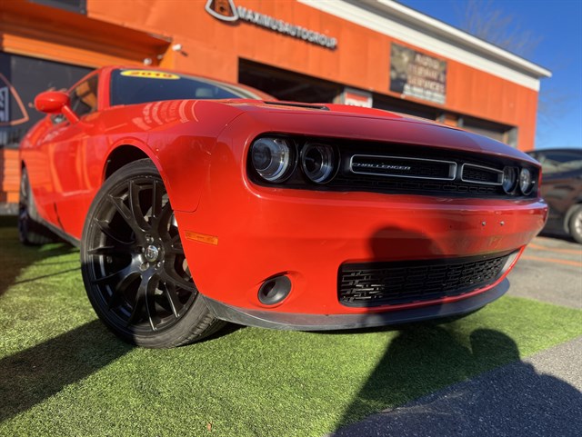 2019 Dodge Challenger SXT's photo