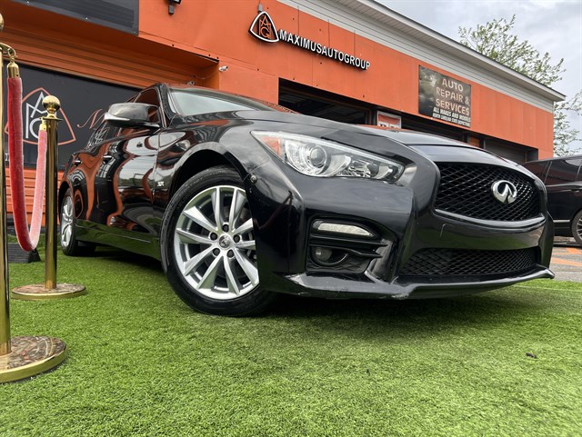 2017 INFINITI Q50 Premium's photo
