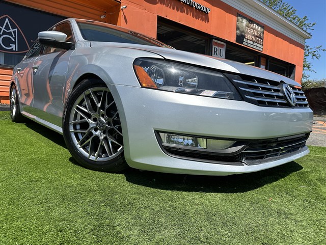 2013 Volkswagen Passat SE's photo