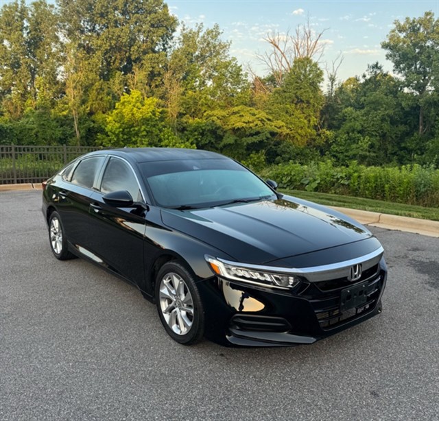 2019 Honda Accord LX's photo