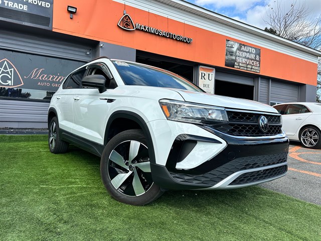 2024 Volkswagen Taos S's photo