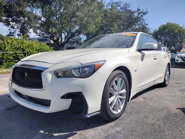 2017 INFINITI Q50 Premium's photo