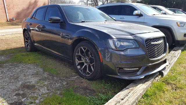 2018 Chrysler 300 S's photo