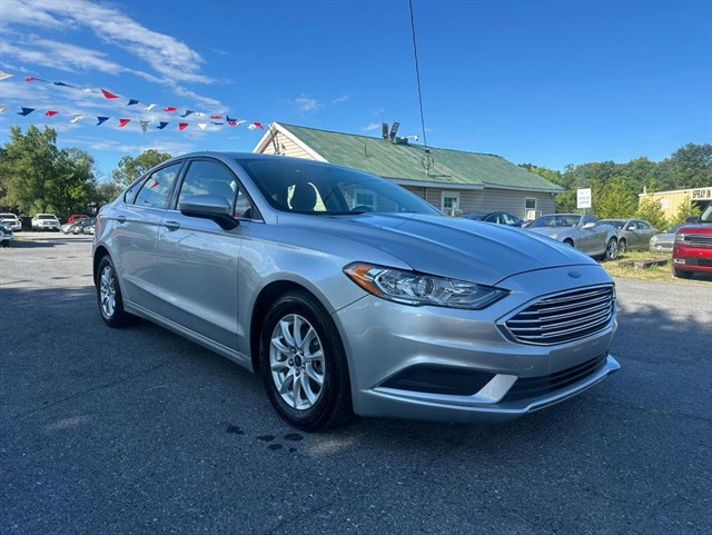 2018 Ford Fusion S's photo