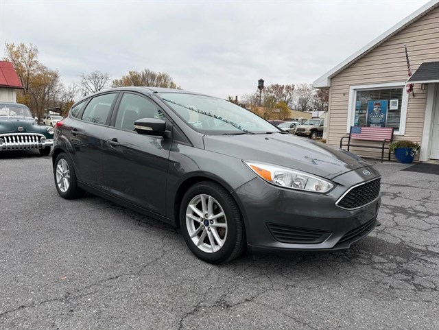 2018 Ford Focus SE's photo