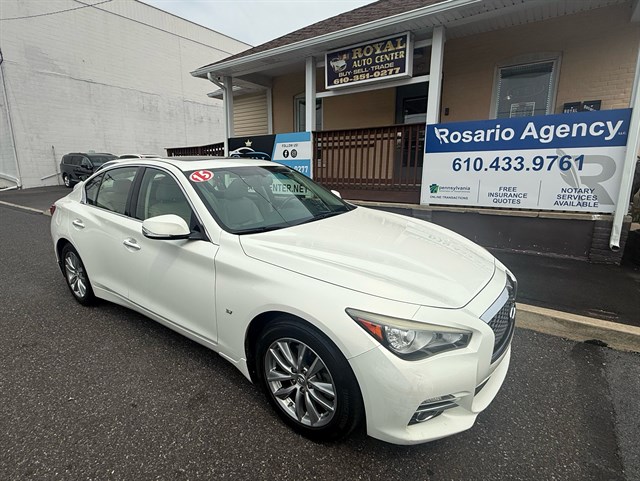 2015 INFINITI Q50 Premium's photo