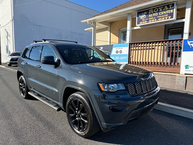 2017 Jeep Grand Cherokee Altitude's photo