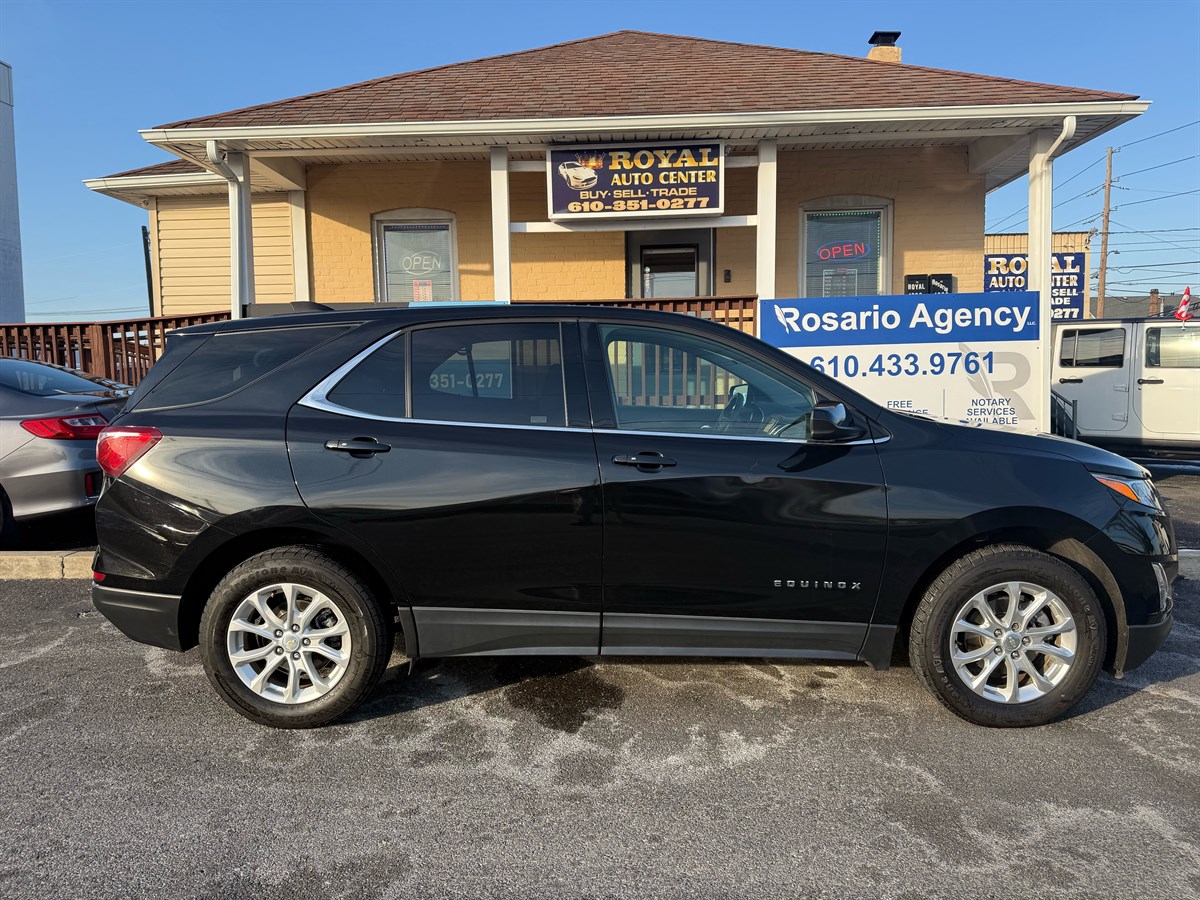 2018 Chevrolet Equinox LT photo 2
