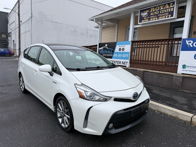 2015 Toyota Prius v Five