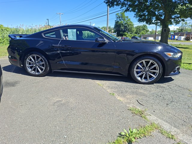 2016 Ford Mustang EcoBoost - Photo 8