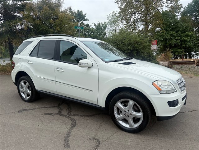 Mercedes-Benz ML 350 電動乗用車 ホワイト 電動乗用カー メルセデスベンツ ML350 QX7996A | T.I.M