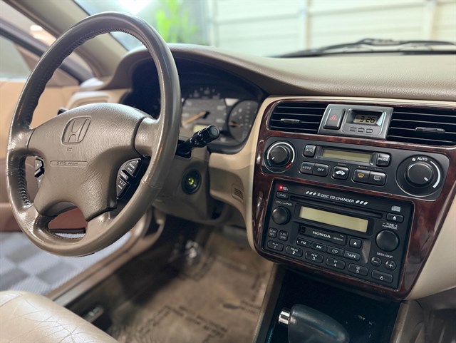 Honda Accord photo 13