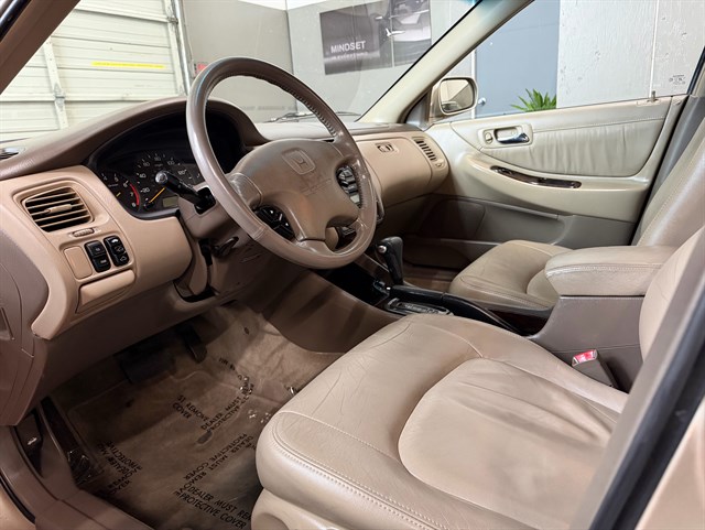 Honda Accord photo 10