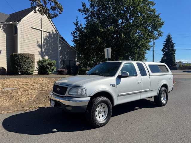 Ford F-150 photo 2