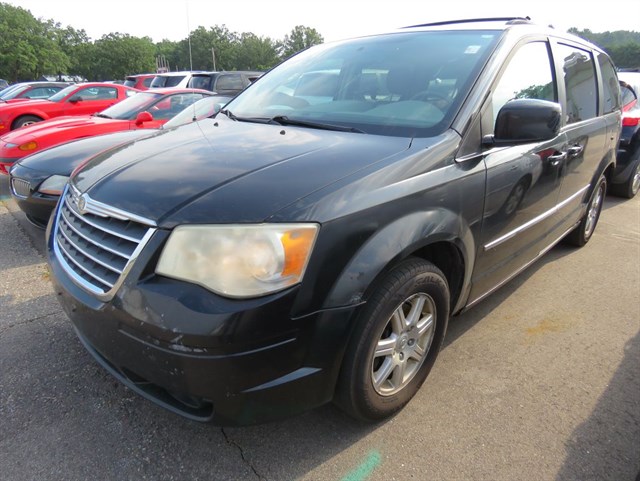 2010 Chrysler Town & Country Touring's photo