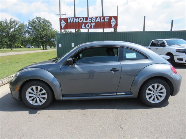 2017 Volkswagen Beetle S's photo