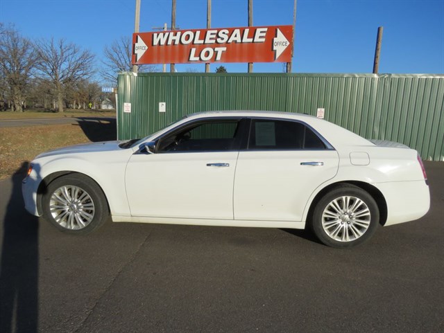2014 Chrysler 300 C's photo