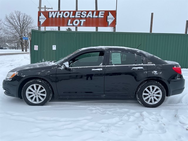 2013 Chrysler 200 Touring's photo