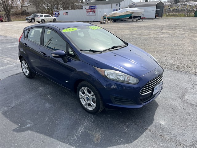 2016 Ford Fiesta SE's photo
