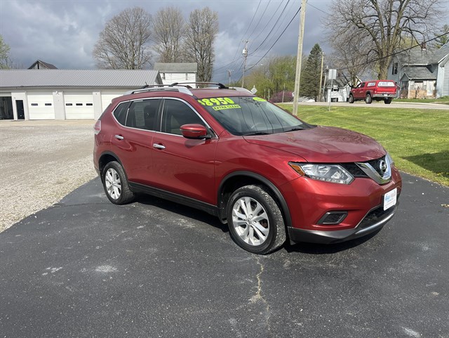 2016 Nissan Rogue SV's photo