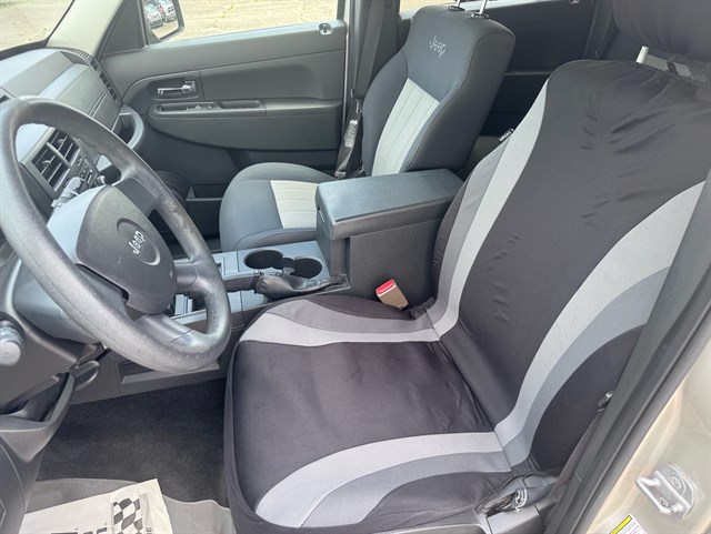2009 Jeep Liberty Sport - Photo 11
