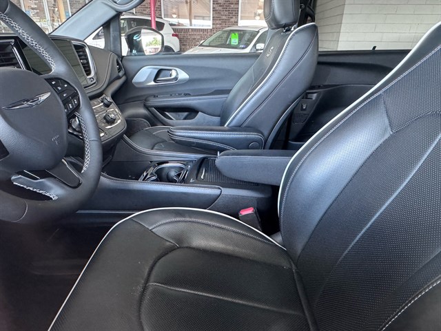 2025 Chrysler Pacifica Limited - Photo 10