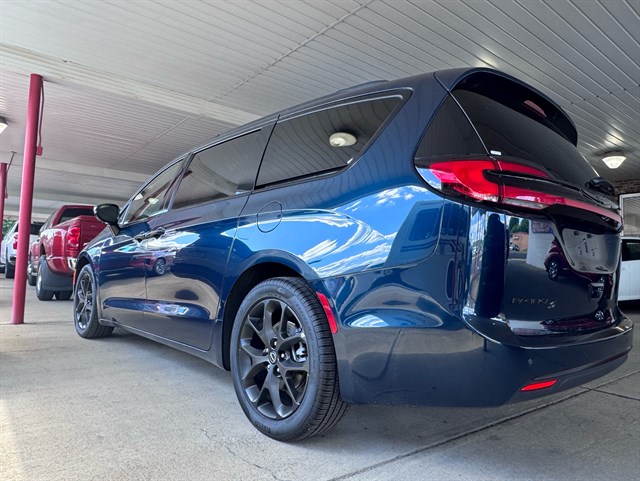 2025 Chrysler Pacifica Limited - Photo 12