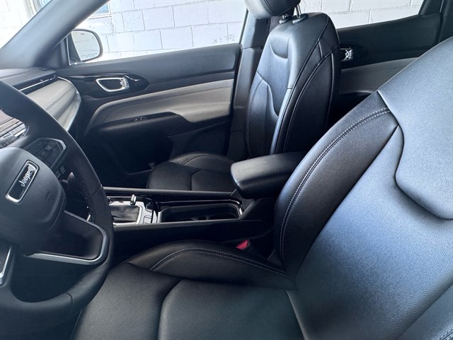 2025 Chrysler Pacifica Limited - Photo 8