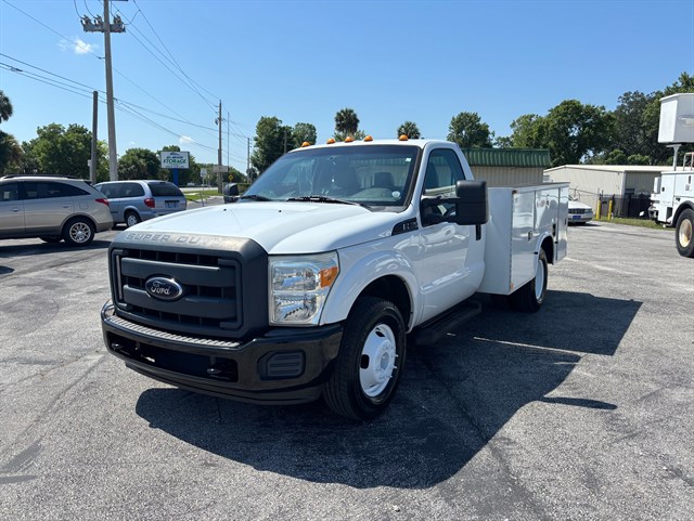2013 Ford F-350 Super Duty Chassis Cab XL's photo