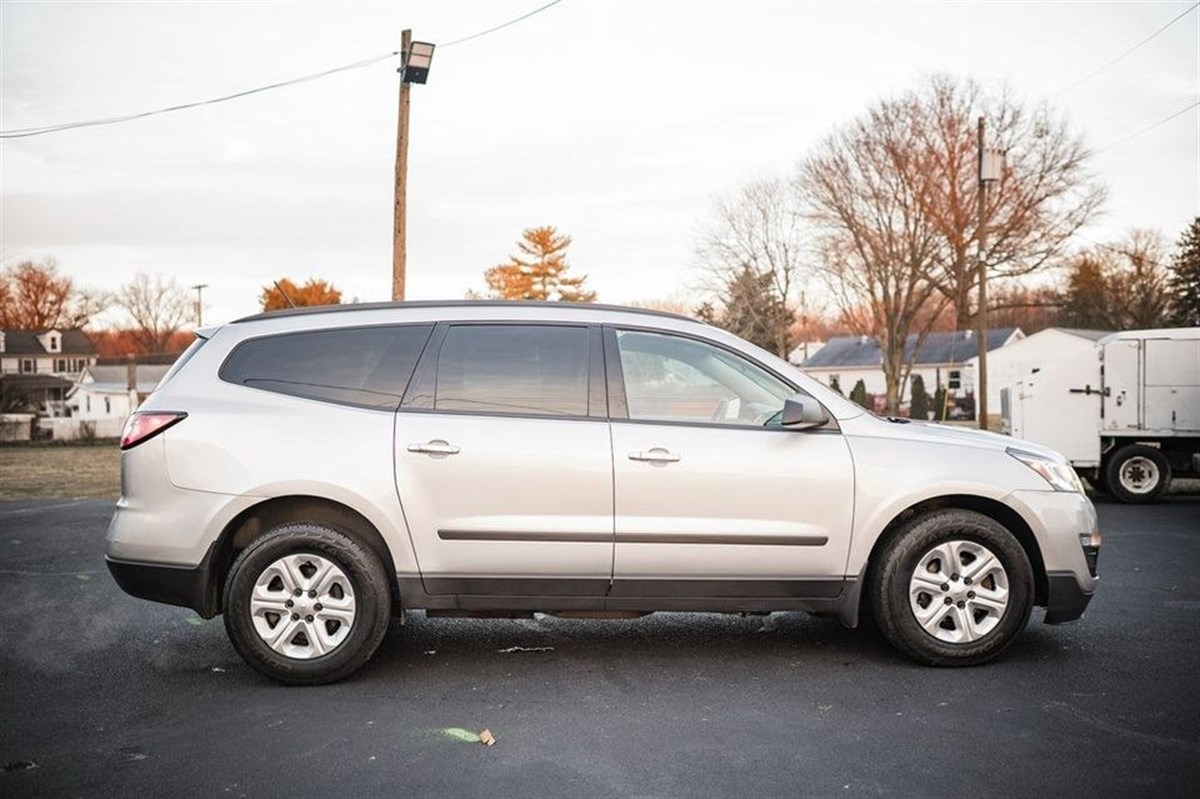 2015 Chevrolet Traverse LS photo 4