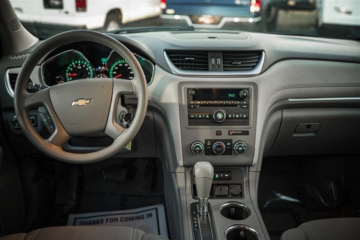 2015 Chevrolet Traverse LS photo 2