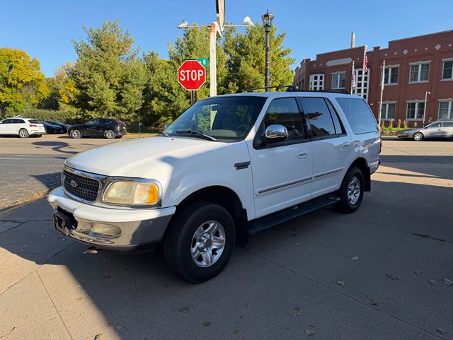 Ford Expedition photo 2