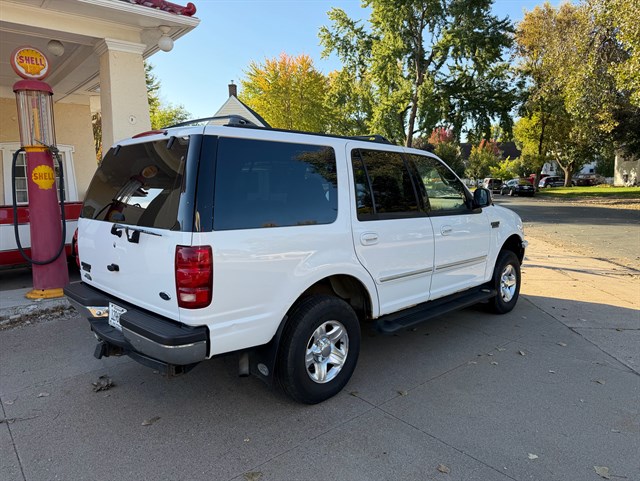 Ford Expedition photo 3