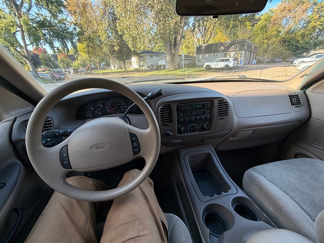 Ford Expedition photo 5