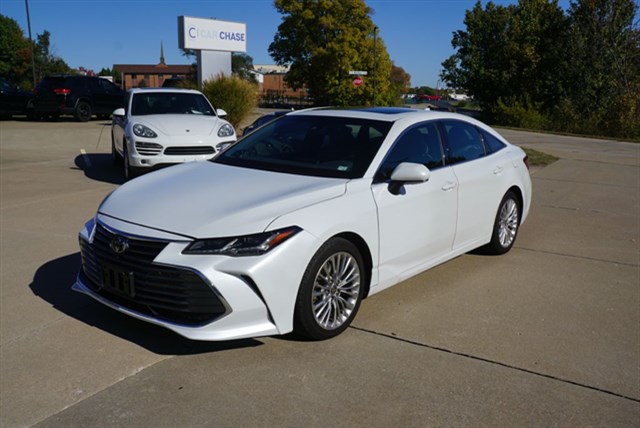 2021 Toyota Avalon Limited's photo