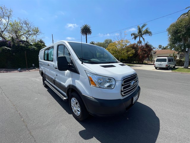 2015 Ford Transit Base's photo